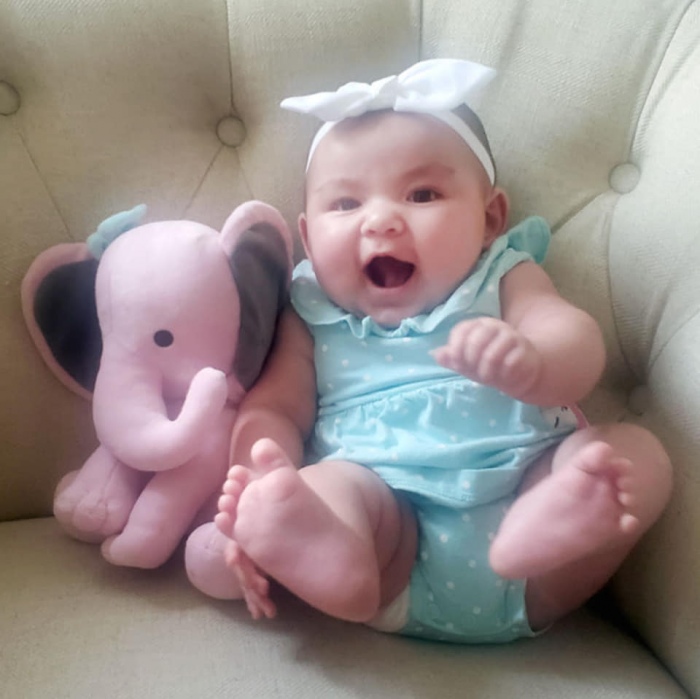 Dvaste, elle perd son bb Abigal, age de 4 mois aprs une simple vaccination de routine