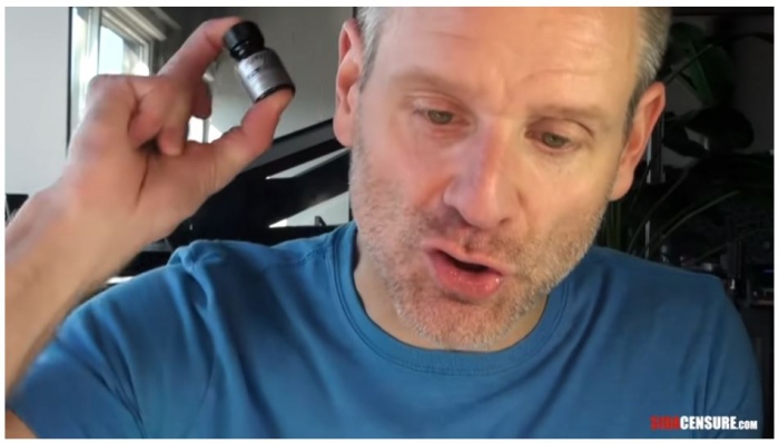 Un sidatique dnonce les manipulations de la mdecine, les crimes des laboratoires et les preuves que le VIH-SIDA est une fraude